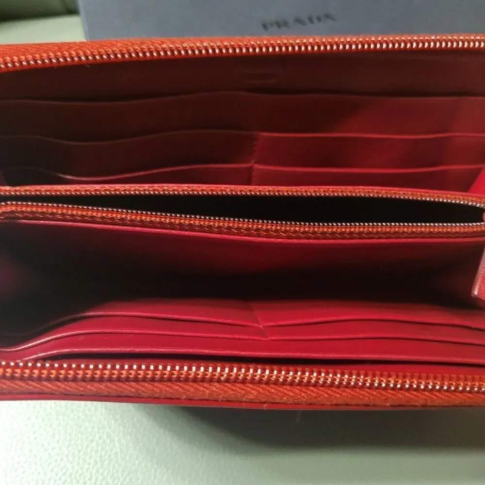 Prada Red Leather Wallet. - Picture 6 of 9
